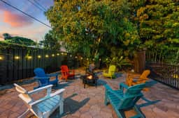 2 Mansions with Pool & BBQ Sleeps 22 - Image 4