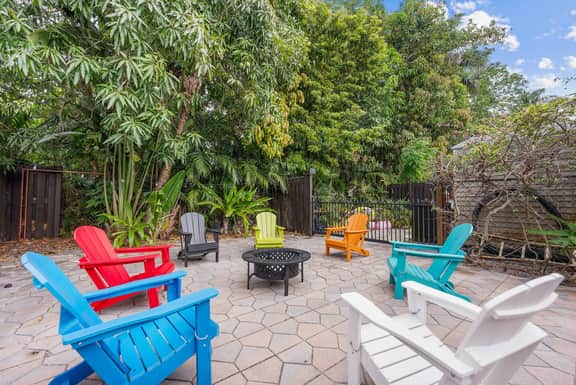 2 Mansions with Pool & BBQ Sleeps 22 - Image 5